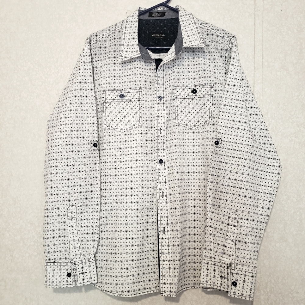EIGHTY EIGHT LONG SLEEVE BUTTON UP SHIRT...SIZE:L COLOR:WHITE-NAVY BLUE